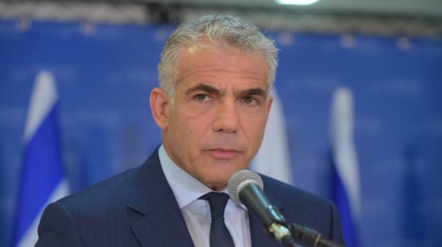 יאיר לפיד במסיבת עיתונאים מיוחדת בשל הכרעת בג"צ (צילום: אבשלום ששוני)