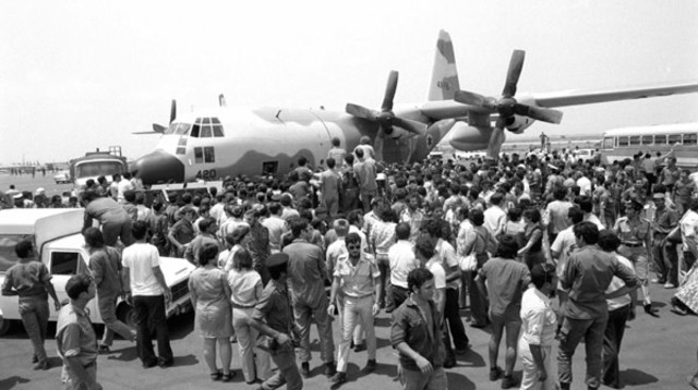 קבלת הפנים לחטופים משוחררי אנטבה (צילום: אבי שמחוני, מיקי צרפתי)