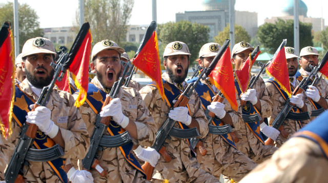 חיילים איראנים (צילום: רויטרס)