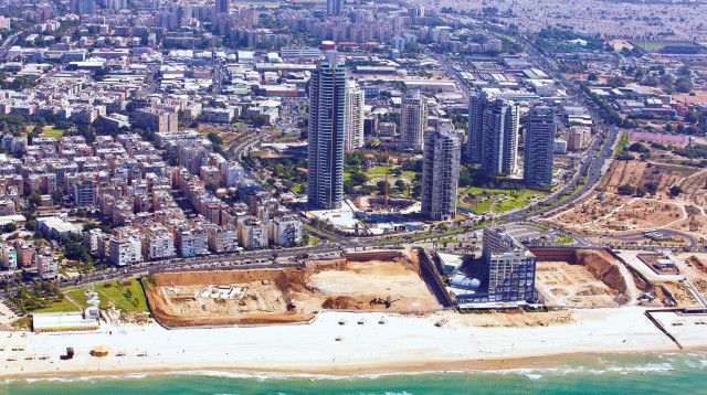 ראשון לציון, קו החוף (צילום: איסאם רימאווי, פלאש 90)