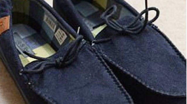 נעלי הבית ה"נאציות" (צילום: SWNS)