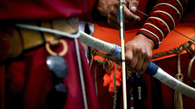 חץ וקשת (צילום: AFP)