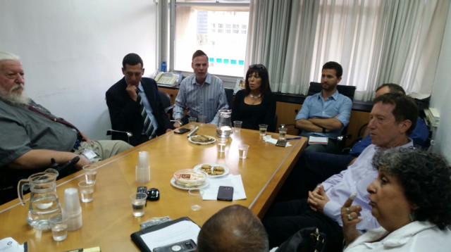 פגישת נציגי הנכים עם יועץ רה"מ אבי שמחון (צילום: קואליציית ארגוני הנכים)