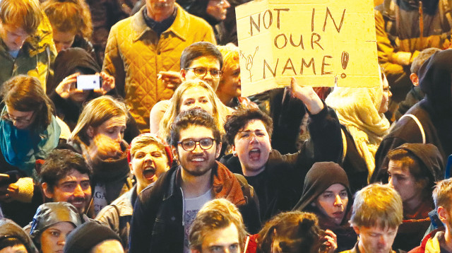 הפגנות נגד "אלטרנטיבה לגרמניה" (צילום: רויטרס)