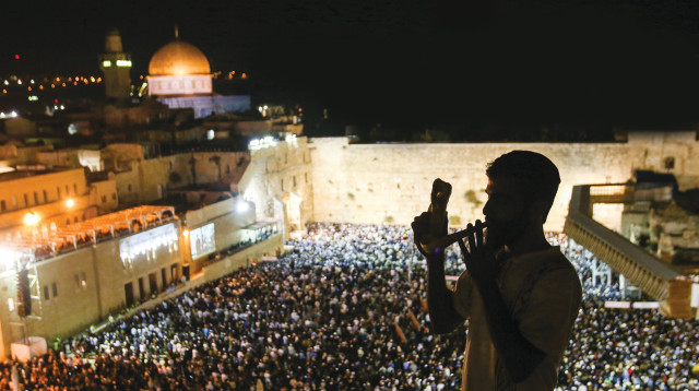 סליחות בכותל (צילום: מרק ישראל סלם)