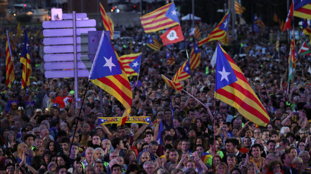 עצרת בעד משאל העם בקטלוניה (צילום: רויטרס)
