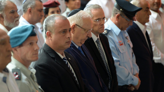 הנשיא ריבלין וח"כ חיליק בר בטקס זיכרון יום הכיפורים (צילום: מארק ניימן, לע"מ)