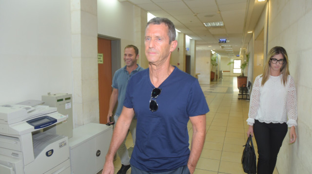 בני שטיימנץ מגיע לבית המשפט (צילום: אבשלום ששוני)