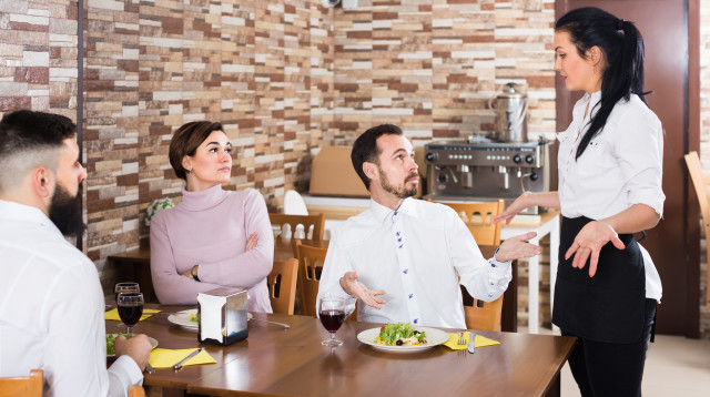 מלצרית, צילום אילוסטרציה (צילום: istockphoto)