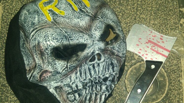 מסכה של אחד הנערים שנעצרו בירושלים (צילום: דוברות המשטרה)