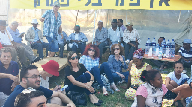 הזדהות עם מרכז הקליטה במבשרת ציון (צילום: המאבק למען פינוי הוגן של מרכז הקליטה במבשרת ציון)