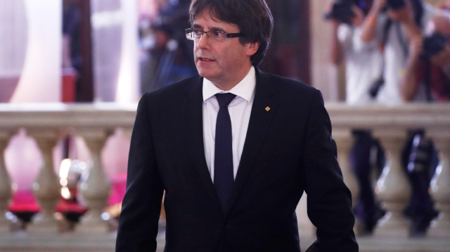 נשיא קטלוניה קרלס פוג'דמון מגיע לפרלמנט (צילום: רויטרס)