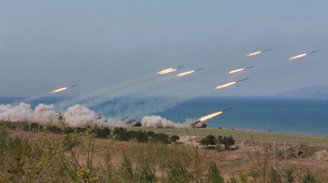 תרגיל של צבא קוריאה הצפונית (צילום: רויטרס)