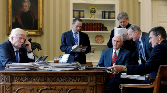 ריינס פריבוס עם דונלד טראמפ בישיבה בבית הלבן (צילום: רויטרס)