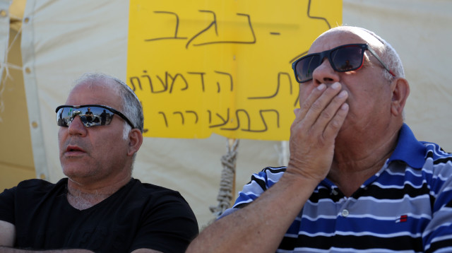 אהרון ושמעון, עובדי "נגב קרמיקה" (צילום: אריאל בשור)