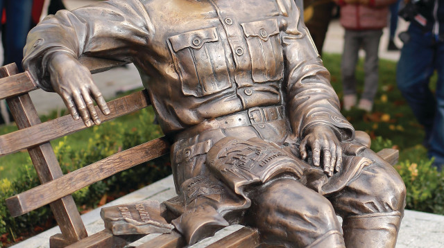 הפסל של פטליורה (צילום: האתר הרשמי של עיריית ויניצה)