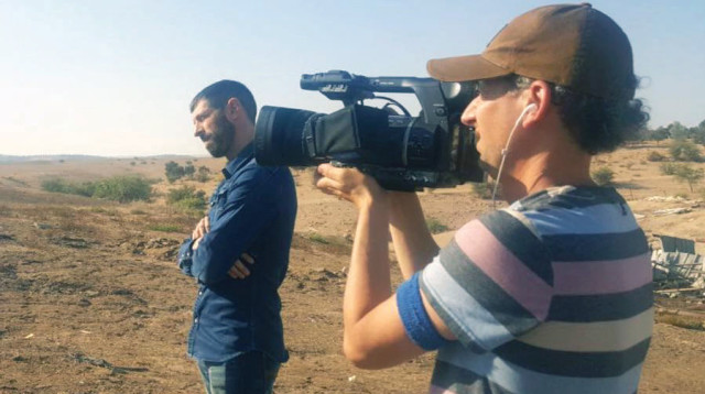 חיים אתגר והצלם המסור (צילום: צילום פרטי)