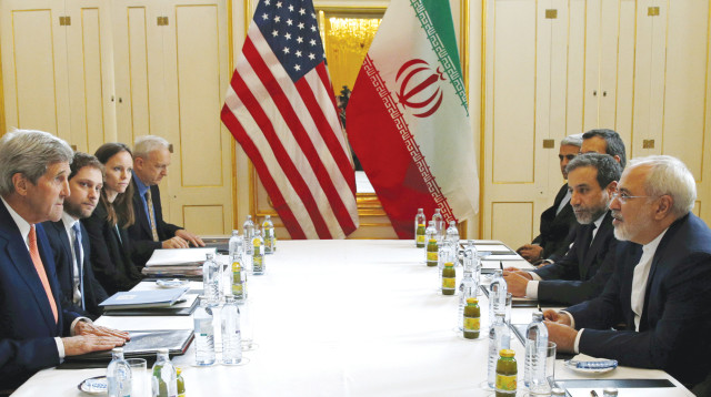 זריף וקרי בשיחות על הסכם הגרעין (צילום: רויטרס)