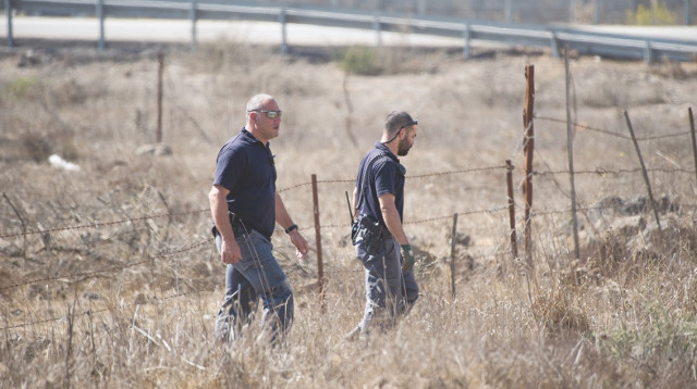 כוחות הביטחון מחפשים רקטות בגבול הצפון ברמת הגולן (צילום: באסל עווידאת, פלאש 90)