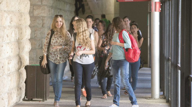 סטודנטיות (צילום: יונתן זינדל, פלאש 90)