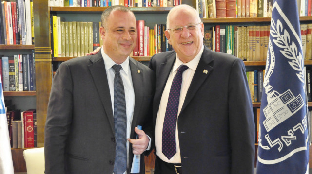 ראובן ריבלין וחיליק בר (צילום: תומר רייכמן)