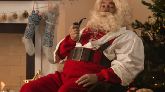 סנטה עישון סמים (צילום: ingimage ASAP)