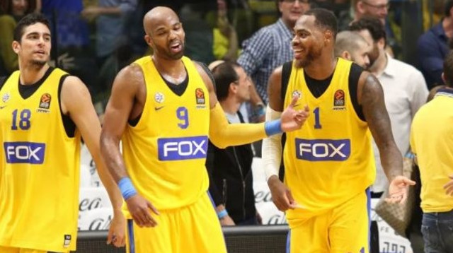 דשון תומאס (מימין) עם אלכס טיוס ואיתי שגב (צילום: עדי אבישי)