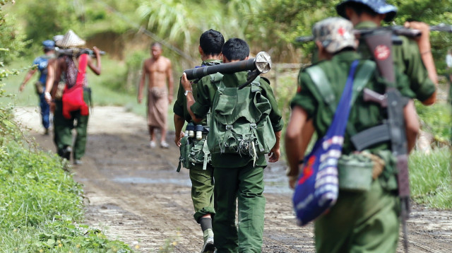 חיילים בבורמה (צילום: רויטרס)