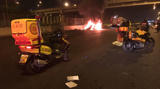 הפיצוץ בנתיבי איילון (צילום: דוברות מד"א מחוז דן)