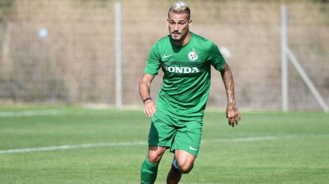 מאור בוזגלו במדים הירוקים (צילום: אתר רשמי)