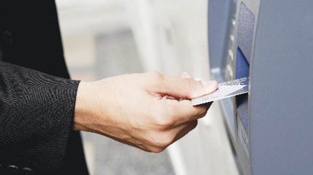 כרטיס אשראי, כספומט (צילום: אינג'אימג')