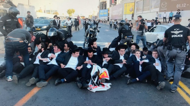 הפגנת החרדים בבני ברק (צילום: אבשלום ששוני)