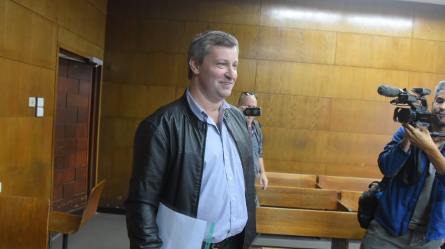 סטס מיסז'ניקוב בבית המשפט (צילום: אבשלום ששוני)