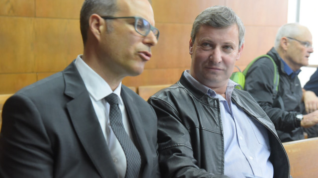 סטס מיסז'ניקוב בבית המשפט  (צילום: אבשלום ששוני)