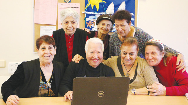 מהפכה טכנולוגית לבני הגיל השלישי, "מחזירים אהבה" (צילום: קובי אלבז)
