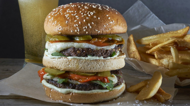 "גודנס", צ'יזבורגר (צילום: אנטולי מיכאלו)