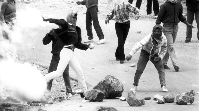 האינתיפאדה הראשונה (צילום: יצחק אלהרר, סקופ 80)