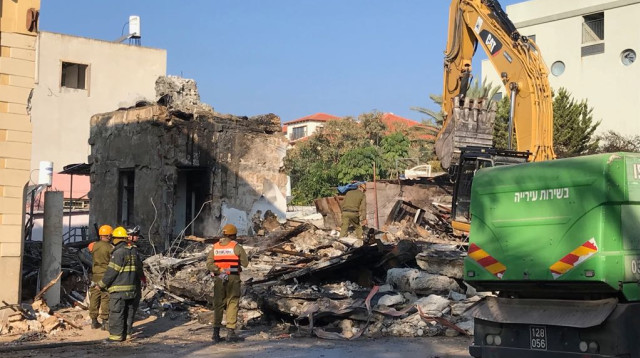 ההריסות לאחר קריסת המבנה ביפו (צילום: אבשלום ששוני)