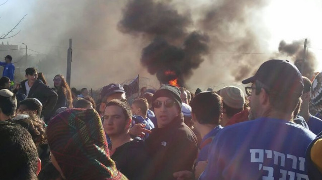 מפגינים באזור פינוי הנגרייה בנתיב האבות (צילום: קרני אלדד)