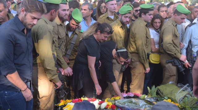 הלוויתו של החייל רון יצחק קוקיא ז"ל (צילום: אבשלום ששוני)