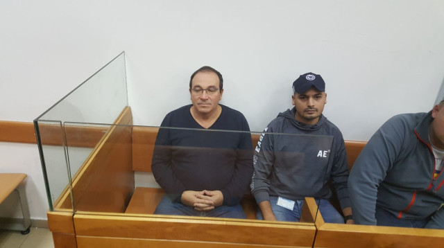 דוב צור בעת הארכת מעצרו (צילום: אלון חכמון)