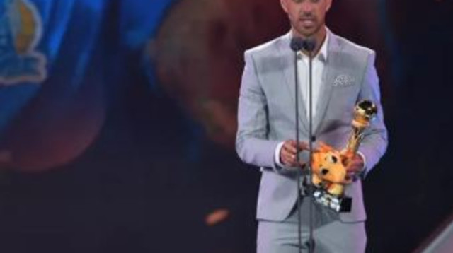 ערן זהבי בטקס הליגה הסינית (צילום: אתר הליגה הסינית)