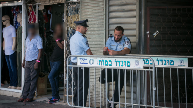 משטרה בדרום תל אביב, ארכיון. למצולמים אין קשר לכתבה (צילום: מרים אלסטר, פלאש 90)