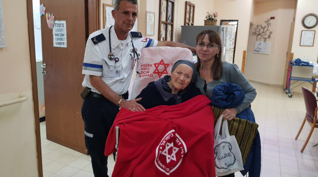 עליה אדרי, זכתה לפגוש את בתה אחרי 5 שנים (צילום: דוברות מד"א)