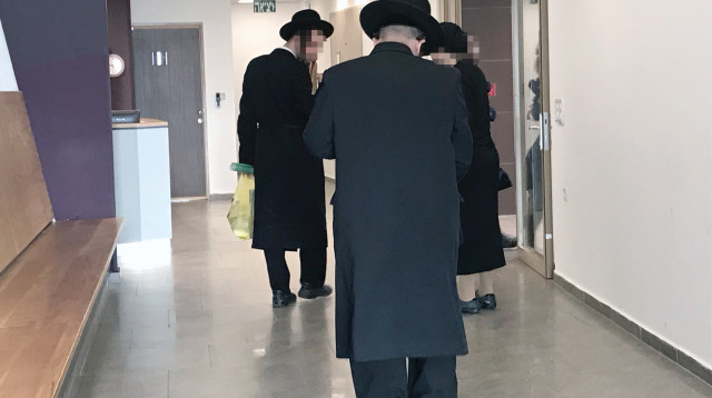 משפחתו של יצחק גרנט בבית המשפט (צילום: אבשלום ששוני)