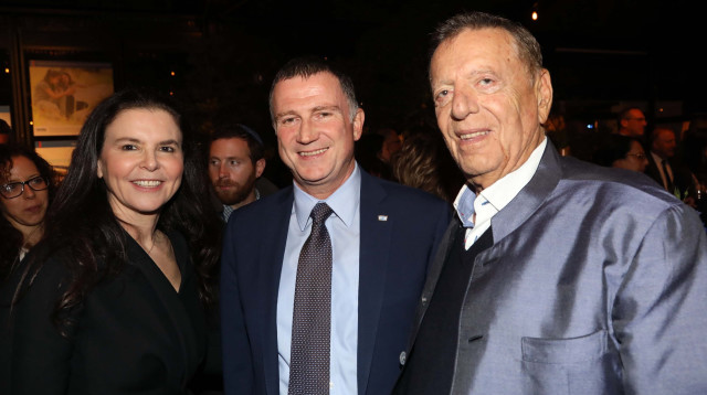 מיכאל שטראוס, יולי אדלשטיין ועופרה שטראוס (צילום: סיון פרג')