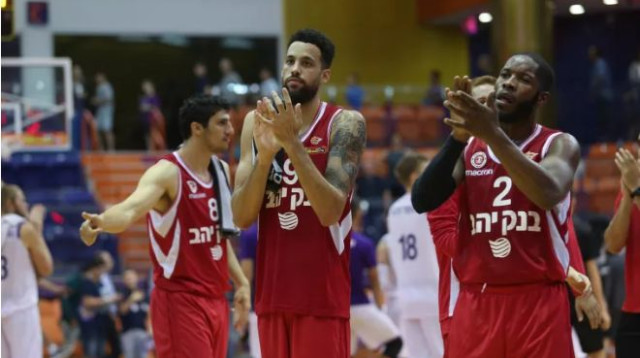 אוסטין דיי (במרכז) (צילום: ערן לוף)