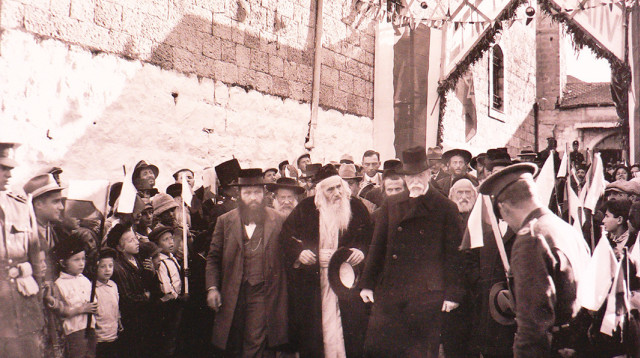 תומאס מסריק (שלישי מימין) בירושלים (צילום: באדיבות משרד החוץ הצ'כי)