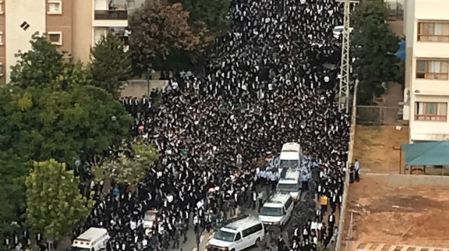 הלווייתו של הרב שטיינמן בבני ברק (צילום: אבשלום ששוני)