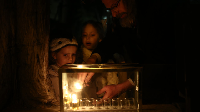 הדלקת נרות חנוכה  (צילום: סבי ברנס, פלאש 90)